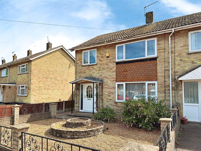 3 Bedroom End Of Terrace House For Sale In Spashett Road, Lowestoft, Suffolk, NR32