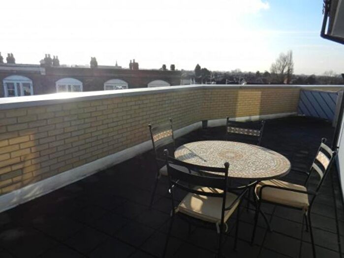 2 Bedroom Flat To Rent In Montague House, Green Lane, Ilford, IG3