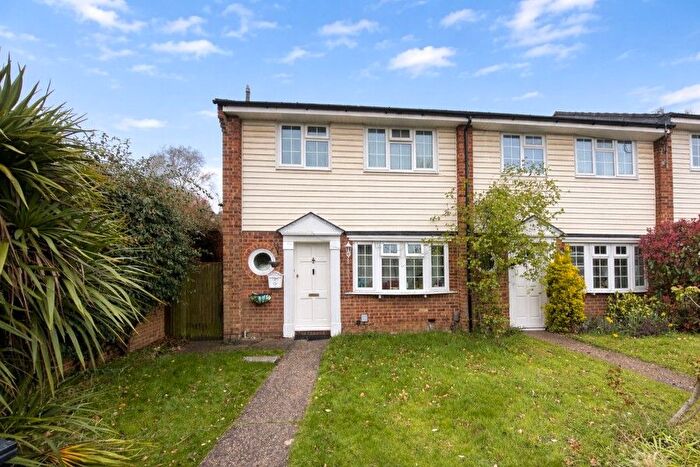 3 Bedroom End Terrace House To Rent In Woking, Surrey, GU21