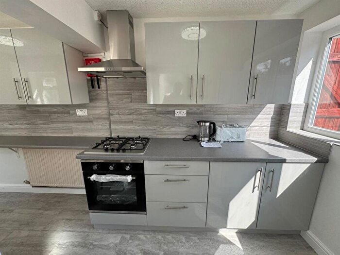 3 Bedroom Retail Property (high Street) To Rent In Manchester Street, Derby - Students /, DE22