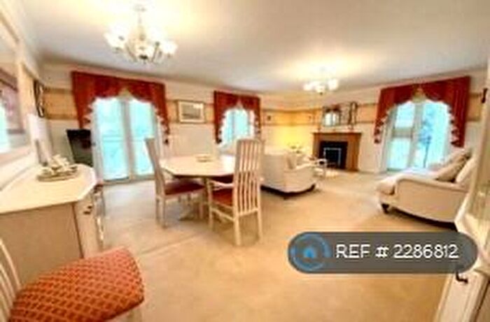 2 Bedroom Flat To Rent In Kensington Court, Bournemouth, BH1