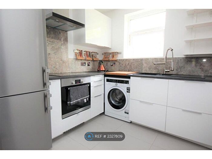 1 Bedroom Flat To Rent In Arnewood Close, London, SW15