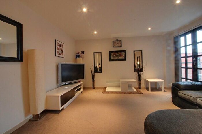 2 Bedroom Apartment To Rent In St. Pauls Place, St. Pauls Square, Birmingham, B3
