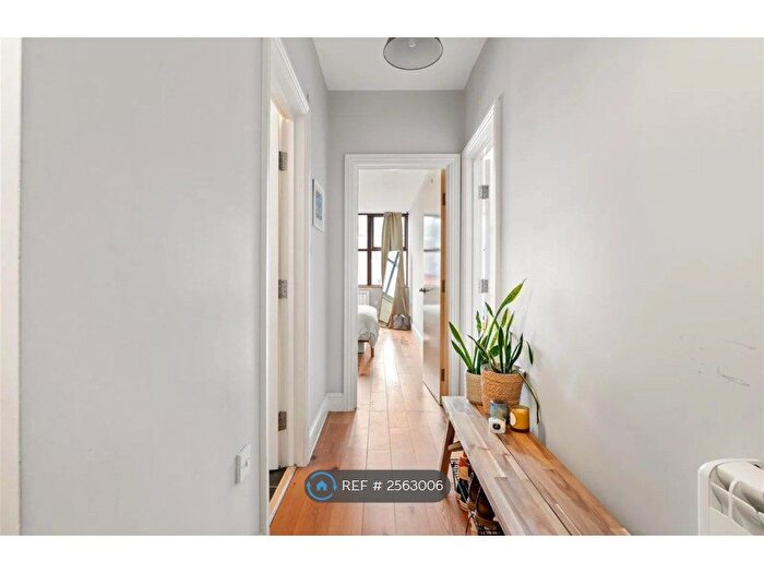 1 Bedroom Flat To Rent In Mare Street, London, E8