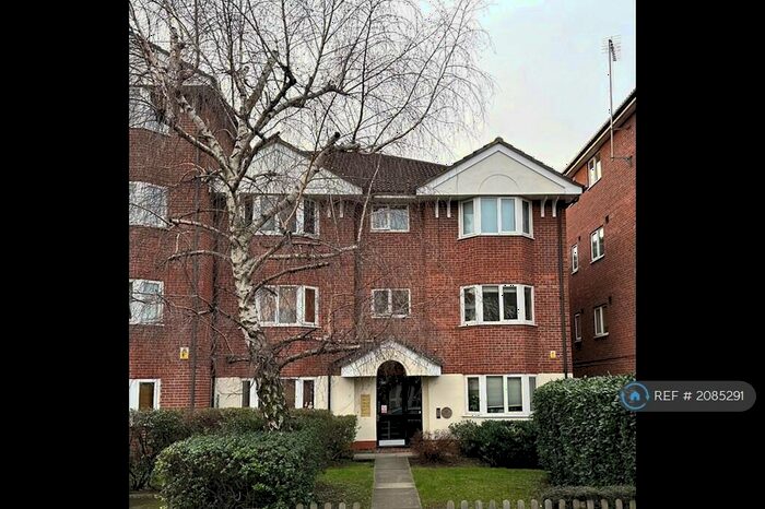 2 Bedroom Flat To Rent In Rossetti Road, London, SE16