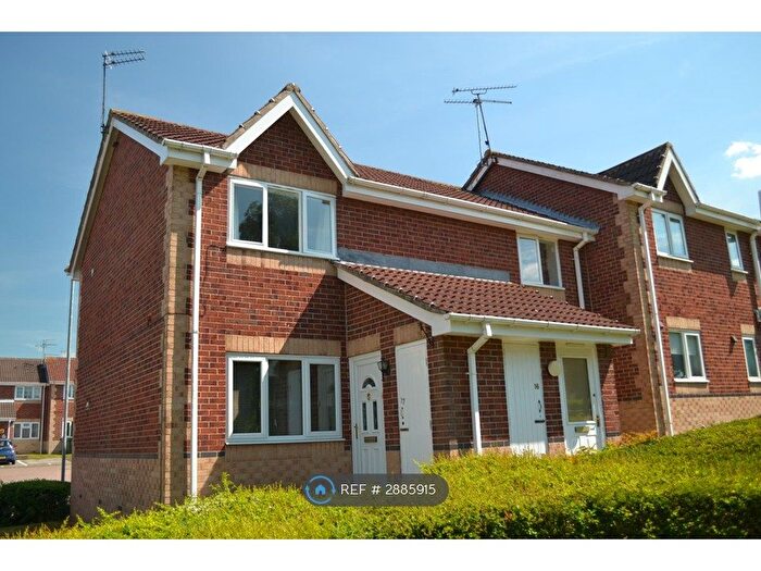 2 Bedroom Flat To Rent In Wordsworth Court, Oulton, Leeds, LS26