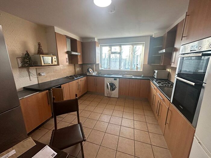 6 Bedroom Terraced House To Rent In High Street, Waltham Cross, EN8