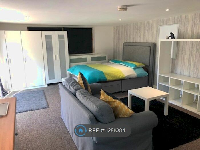 Studio To Rent In Garden Studio, Swinton, Manchester M27