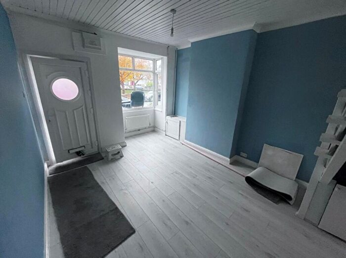 2 Bedroom House To Rent In Gladys Road, Smethwick, B67