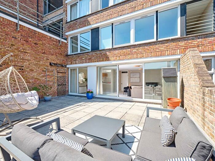 3 Bedroom Flat For Sale In High Kingsdown, Kingsdown, Bristol, BS2