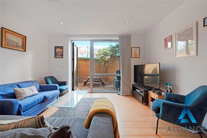 4 Bedroom Terraced House To Rent In Bow Common Lane, London, Bow, E3