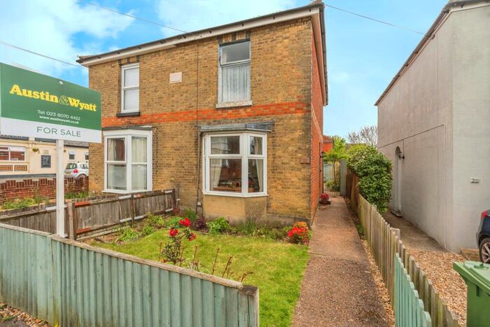 2 Bedroom Semi-Detached House For Sale In Shirley Park Road, Southampton, Hampshire, SO16