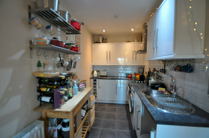 2 Bedroom Apartment For Sale In Tower Park Mews, Hull, HU8