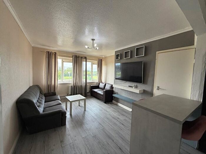 2 Bedroom Flat To Rent In Fulham Palace Road, London, W6