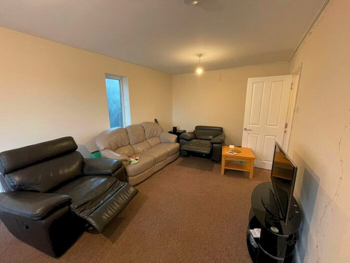 6 Bedroom Detached House To Rent In Wordsworth Road, HP11