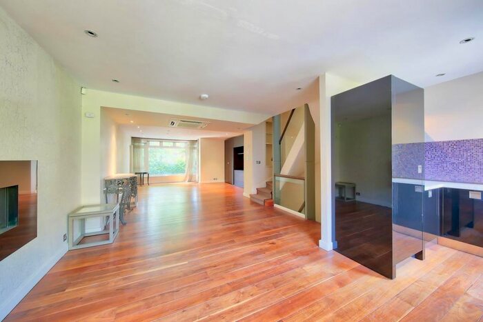 5 Bedroom Flat To Rent In Woodsford Square, London, W14