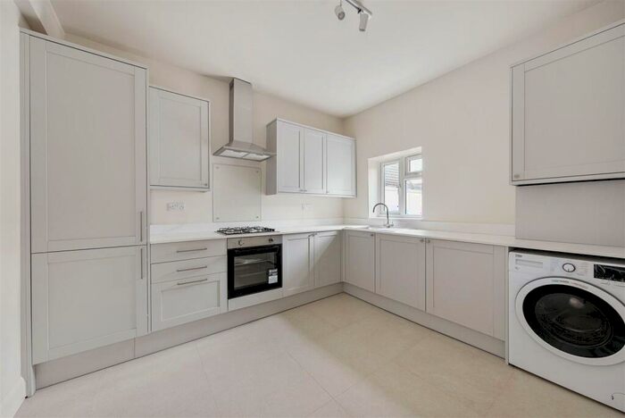 1 Bedroom Flat To Rent In High Road, Leyton, E15