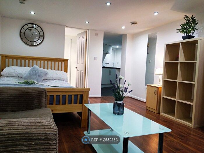 Studio To Rent In Claremont Rd, Salford, M6