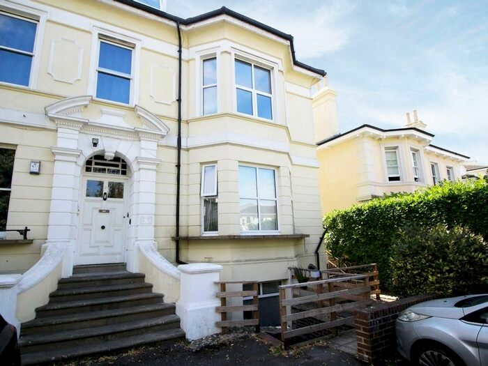 2 Bedroom Flat For Sale In Beulah Road, Tunbridge Wells, TN1