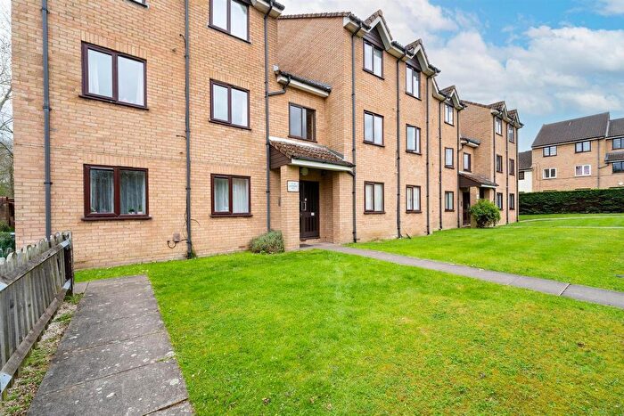 1 Bedroom Flat For Sale In Danziger Way, Borehamwood, WD6