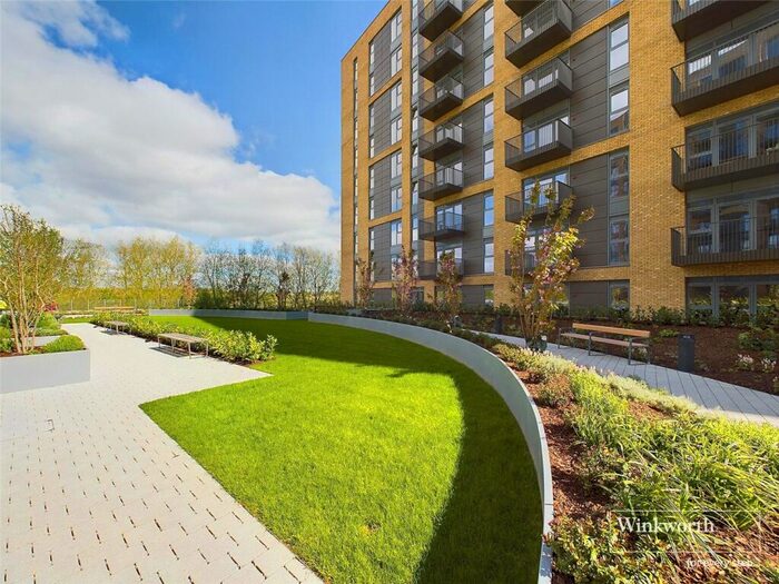 1 Bedroom Apartment To Rent In Flagstaff Road, Bankside Gardens, Reading, Berkshire, RG2