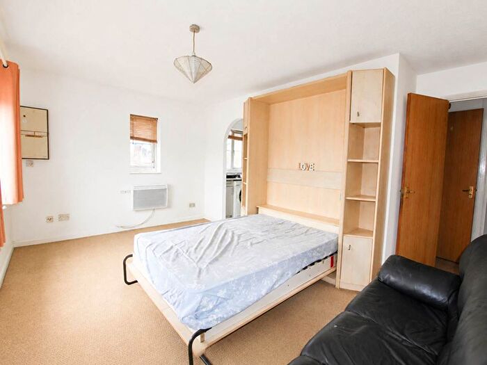 Studio To Rent In Raywood Close, Harlington, Middlesex, UB3