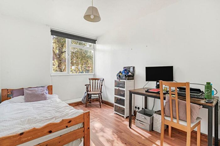 2 Bedroom Flat For Sale In Flaxman Road, London, SE5