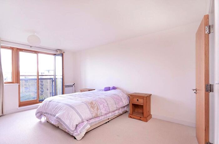 2 Bedroom Flat To Rent In Meath Crescent, Bethnal Green, London, E2