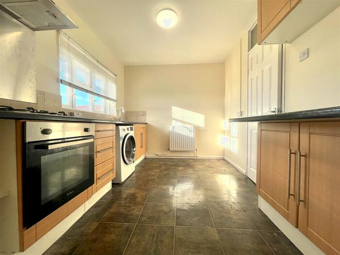 3 Bedroom Flat To Rent In Lancaster Road, Enfield, EN2