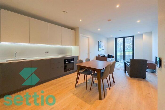 2 Bedroom Apartment To Rent In The Gate, Meadowside, M4