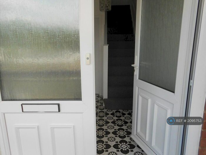 2 Bedroom Maisonette To Rent In Edgewood Drive, Orpington, BR6