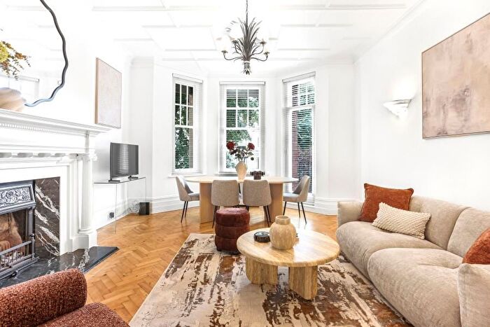 2 Bedroom Flat For Sale In Oakwood Court, Abbotsbury Road, Kensington, W14