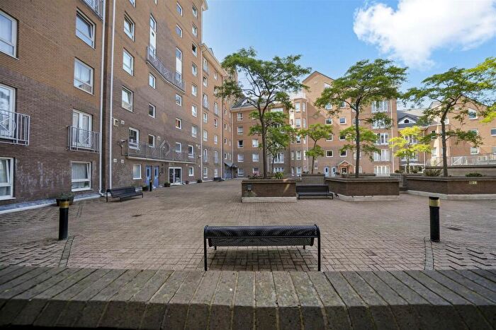 1 Bedroom Flat To Rent In Hera Court, Canary Wharf, E14