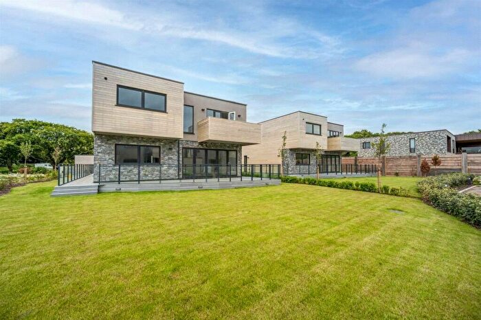 5 Bedroom House To Rent In Yachthaven, Copse Lane, Hayling Island, Hampshire, PO11
