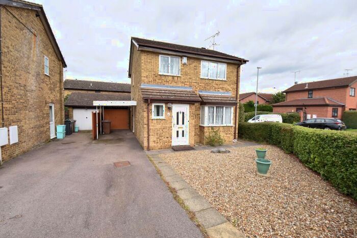 3 Bedroom Detached House To Rent In Kirby Drive, Luton, Bedfordshire, LU3