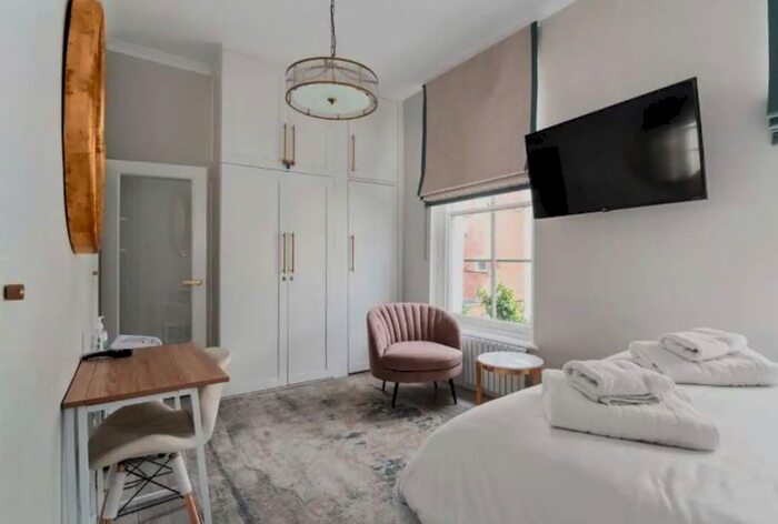 1 Bedroom Studio To Rent In Lakeside Road, London, W14