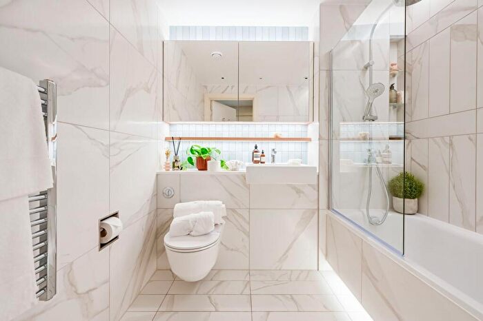 3 Bedroom Flat For Sale In Bow Green, Bow, E3
