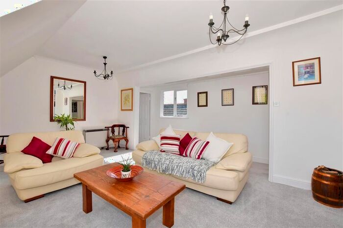 3 Bedroom Flat For Sale In School Hill, Lamberhurst, Tunbridge Wells, Kent, TN3