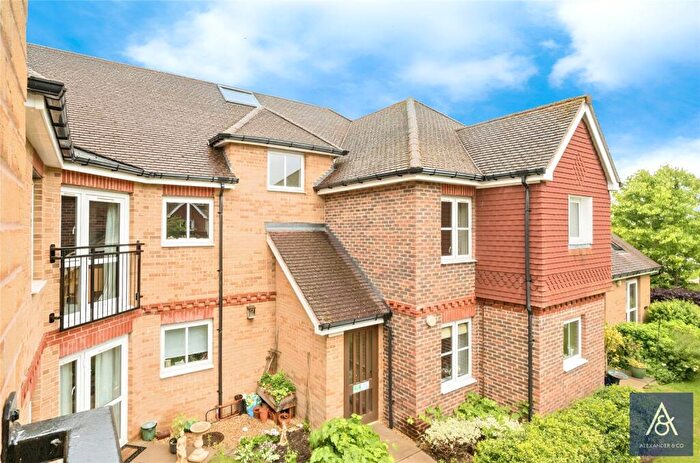 2 Bedroom Apartment For Sale In Buckingham Road, Brackley, Northamptonshire, NN13