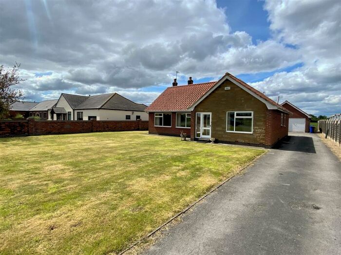 3 Bedroom Detached Bungalow To Rent In Newland, Goole, DN14