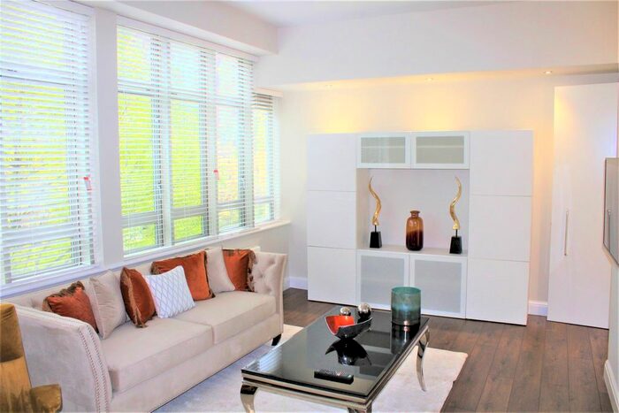 2 Bedroom Flat To Rent In Lawrence House, City Road, Clerkenwell, London, EC1V