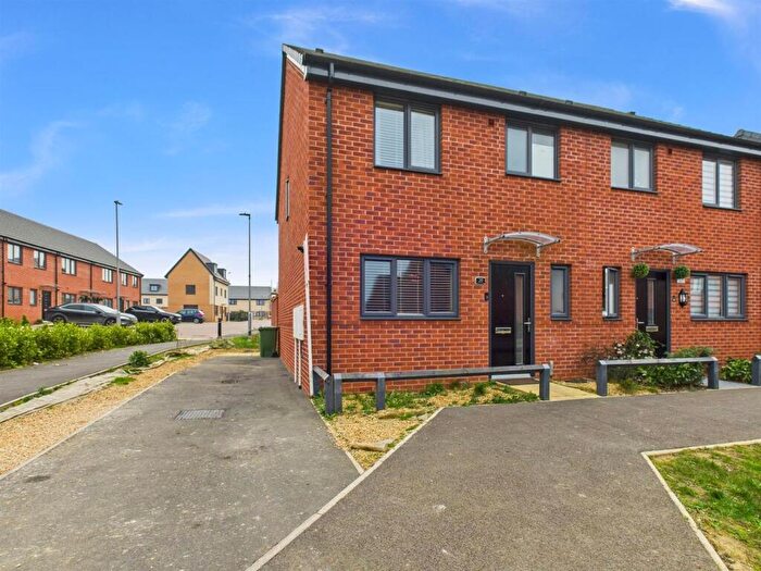 3 Bedroom Semi Detached House For Sale In Turner Road, Peterborough, PE4