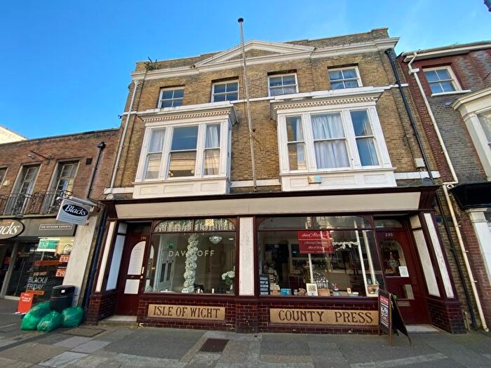 1 Bedroom Flat To Rent In High Street, Newport, PO30