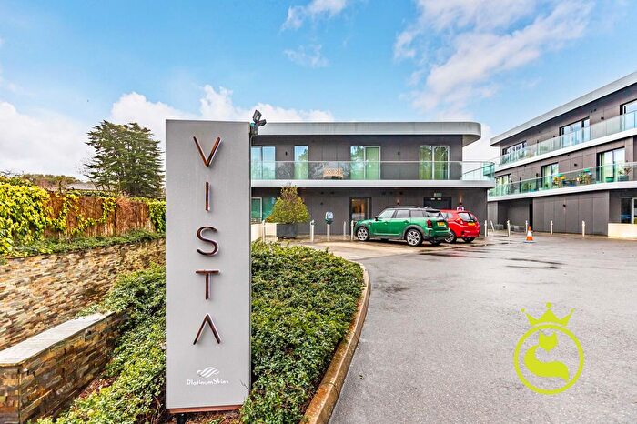 2 Bedroom Flat For Sale In Mount Road, Vista, BH14