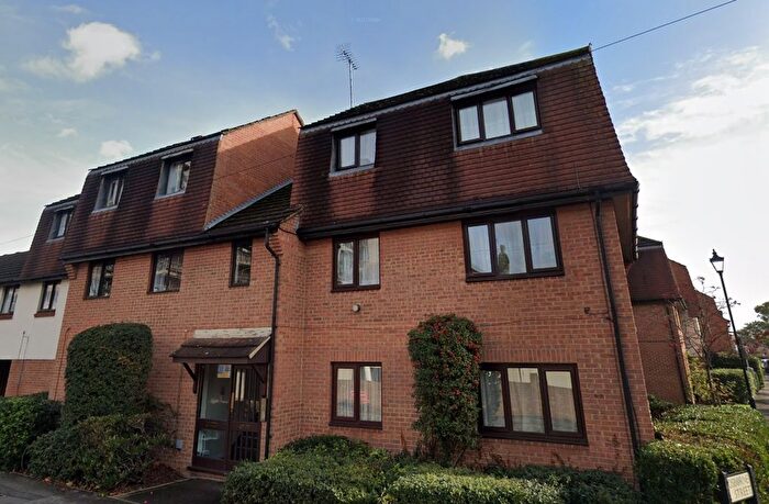 2 Bedroom Flat To Rent In Church Street, Slough, Berkshire, SL1