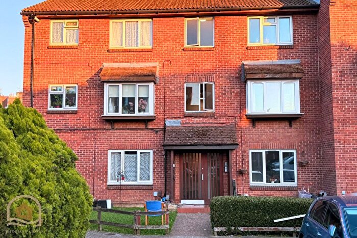 1 Bedroom Flat For Sale In Concord Close, Northolt, UB5