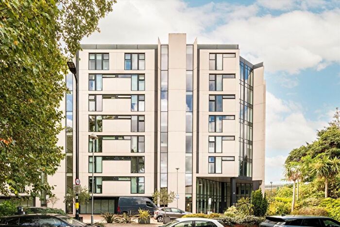 2 Bedroom Flat To Rent In Colonial Drive, Chiswick, W4