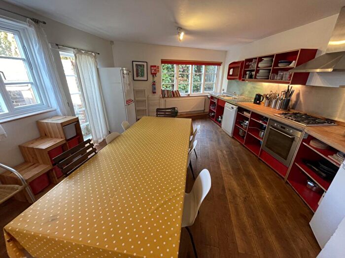 5 Bedroom House To Rent In Pennsylvania Crescent, Exeter, EX4