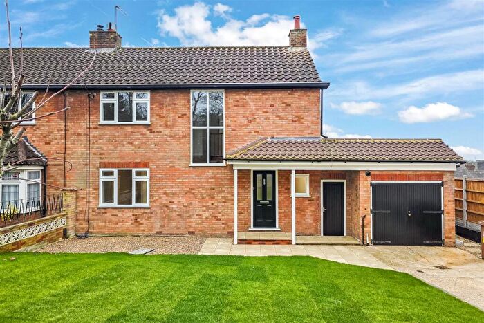 3 Bedroom Semi-Detached House For Sale In Church Road, Potters Bar, EN6