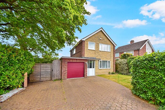3 Bedroom Detached House For Sale In Sinclair Avenue, Banbury, OX16